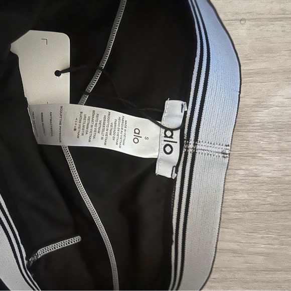 ALO Yoga Black Sports Bra and Leggings with White Accents - Picture 2 of 5